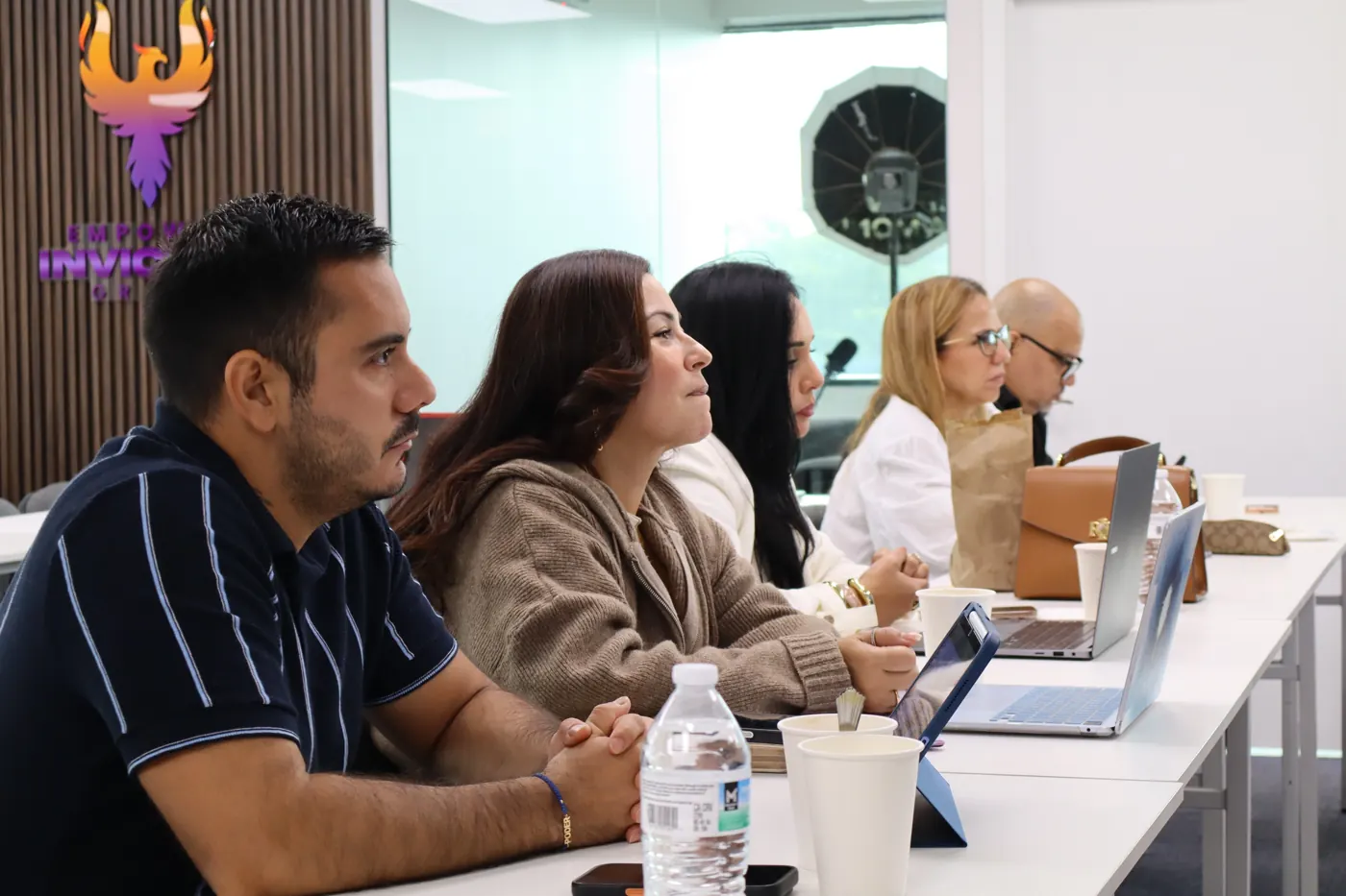 Equipo de Empower Invictus Group en la oficina de Doral